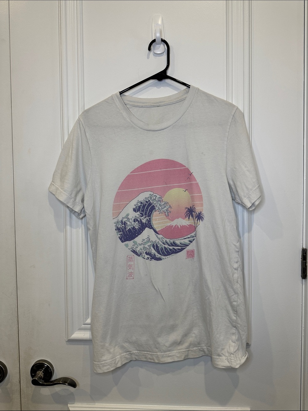White Graphic Wave Print Tee - Unbranded